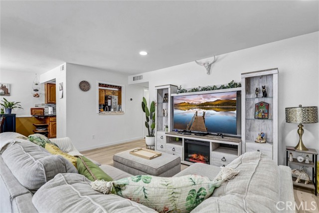 12400 Montecito Road, Seal Beach CA: https://media.crmls.org/medias/b22238f6-e1da-416b-bc04-8c7370760d2d.jpg