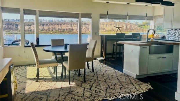 24 Saratoga, Newport Beach CA: https://media.crmls.org/medias/b2223a75-d7f2-4aa3-bd1e-24bc1b0774dd.jpg