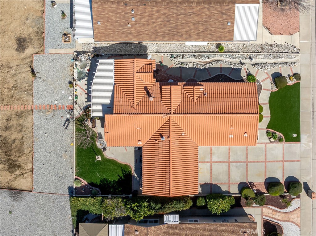 https://media.crmls.org/medias/b222a72b-09ca-4ad2-beb4-e7978ca5aa21.jpg?preset=X-Large