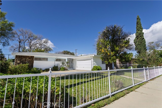 Detail Gallery Image 33 of 34 For 8811 Hayvenhurst Ave, North Hills,  CA 91343 - 4 Beds | 2 Baths