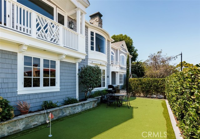 Detail Gallery Image 4 of 69 For 125 Kings Pl, Newport Beach,  CA 92663 - 5 Beds | 6/1 Baths