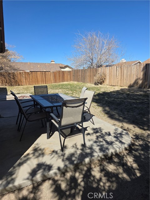 Detail Gallery Image 4 of 5 For 38116 Meadow Wood St, Palmdale,  CA 93552 - 3 Beds | 2 Baths