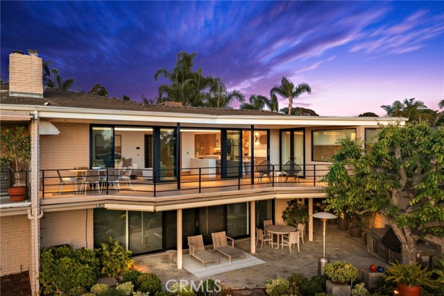 1075 Granville Drive, Newport Beach CA: https://media.crmls.org/medias/b2260270-911a-46ff-a035-3881394d9314.jpg