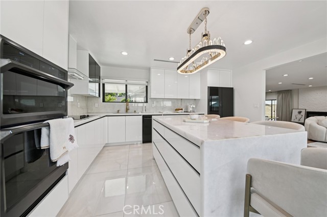 Detail Gallery Image 18 of 31 For 15937 Londelius St, North Hills,  CA 91343 - 3 Beds | 3 Baths