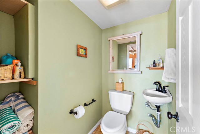 137 Cleo Street, Laguna Beach CA: https://media.crmls.org/medias/b2265038-8b90-4dbe-ad1b-bdd2b0640289.jpg
