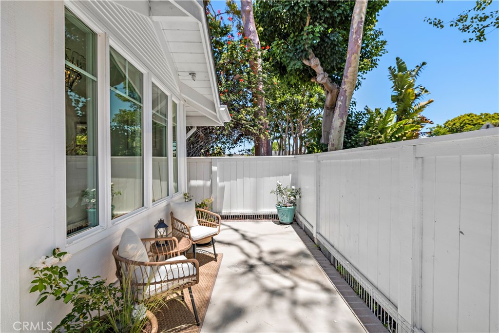 MLS #OC25155566 img 2