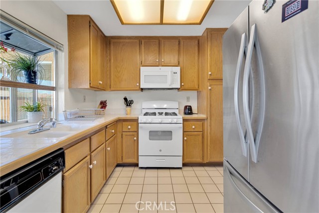 Detail Gallery Image 11 of 33 For 12439 Glennaire Pl, Victorville,  CA 92395 - 2 Beds | 2 Baths