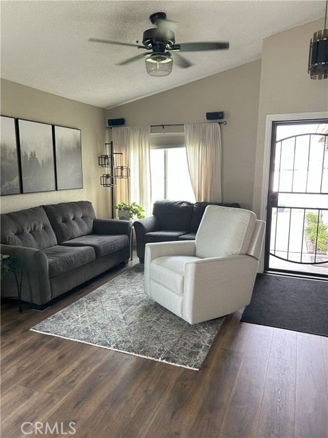 Detail Gallery Image 6 of 34 For 14241 Elizabeth Ct, Fontana,  CA 92337 - 2 Beds | 2 Baths