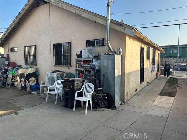 Detail Gallery Image 10 of 18 For 731 W 54th, Los Angeles,  CA 90037 - – Beds | – Baths