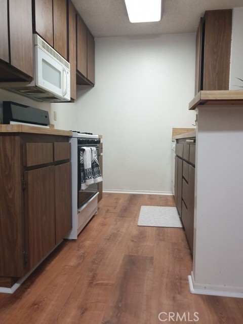 Detail Gallery Image 5 of 18 For 15209 Santa Gertrudes Ave #X211,  La Mirada,  CA 90638 - 1 Beds | 1 Baths