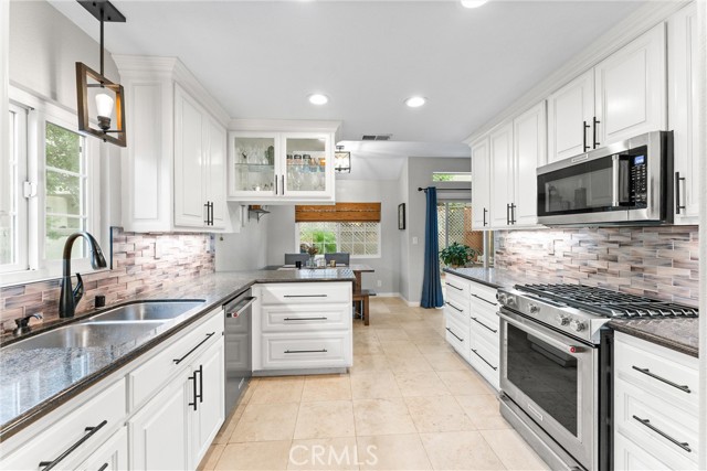 Detail Gallery Image 10 of 38 For 4700 Warner Avenue #112,  Huntington Beach,  CA 92649 - 3 Beds | 2/1 Baths