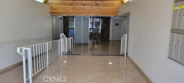 Detail Gallery Image 4 of 29 For 5135 Zelzah #101,  Encino,  CA 91316 - 2 Beds | 2 Baths