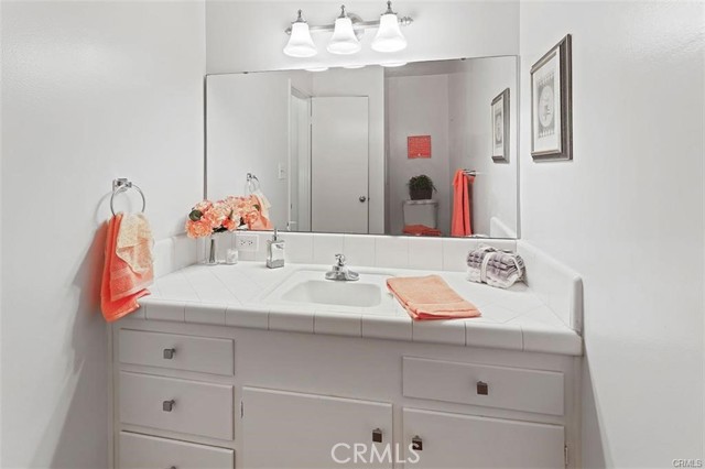 Detail Gallery Image 20 of 46 For 1360 G Shadow Ln #G,  Fullerton,  CA 92831 - 2 Beds | 2 Baths