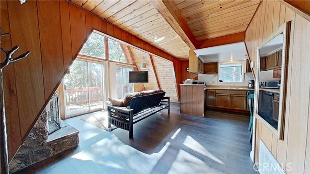 31450 Ocean View Drive, Running Springs CA: https://media.crmls.org/medias/b22a1cf4-b4e5-4cc8-8a86-8cd5815a9ac7.jpg