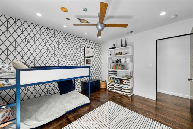 Detail Gallery Image 12 of 22 For 1049 14th St, Manhattan Beach,  CA 90266 - 3 Beds | 2 Baths