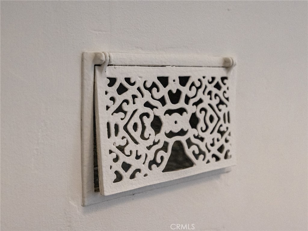 https://media.crmls.org/medias/b22ae444-6ff8-455a-826b-f3dc14b3df81.jpg?preset=X-Large