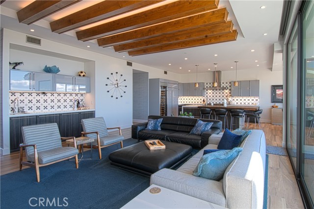 Detail Gallery Image 17 of 39 For 1301 Outrigger Dr, Corona Del Mar,  CA 92625 - 4 Beds | 3/1 Baths