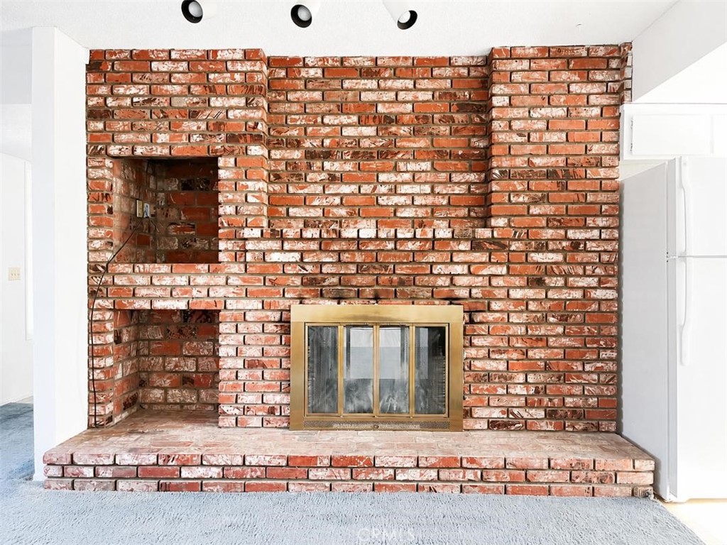 https://media.crmls.org/medias/b22bd655-b8fa-4b2a-acdd-48eaa0c3988d.jpg?preset=X-Large