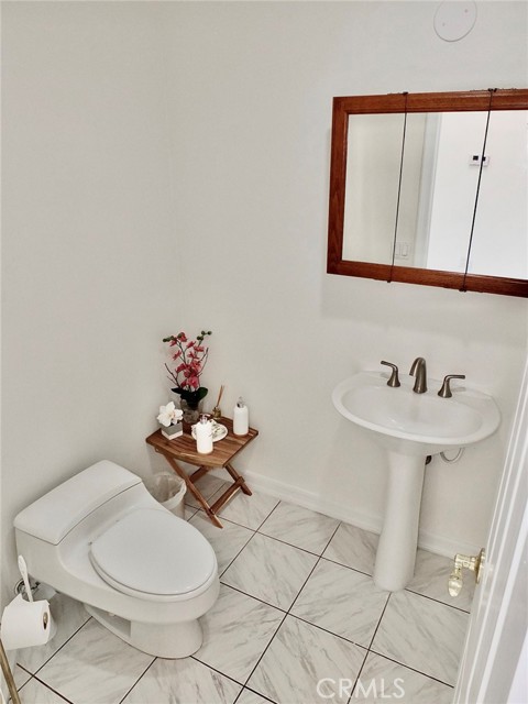 6225 Napoli Court, Long Beach CA: https://media.crmls.org/medias/b22d559d-bbc8-4e86-9207-b24bca8b2e54.jpg