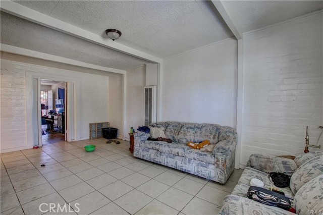 193 W Washburn Avenue, San Jacinto CA: https://media.crmls.org/medias/b22de253-b42a-4c0d-b4f2-a8376f8ed3a5.jpg
