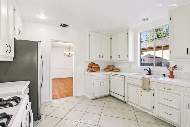 Detail Gallery Image 16 of 39 For 10509 Silverton, Tujunga,  CA 91042 - 4 Beds | 3 Baths