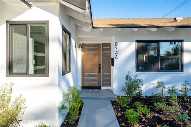 Detail Gallery Image 6 of 26 For 8744 Debra Ave, North Hills,  CA 91343 - 4 Beds | 2 Baths