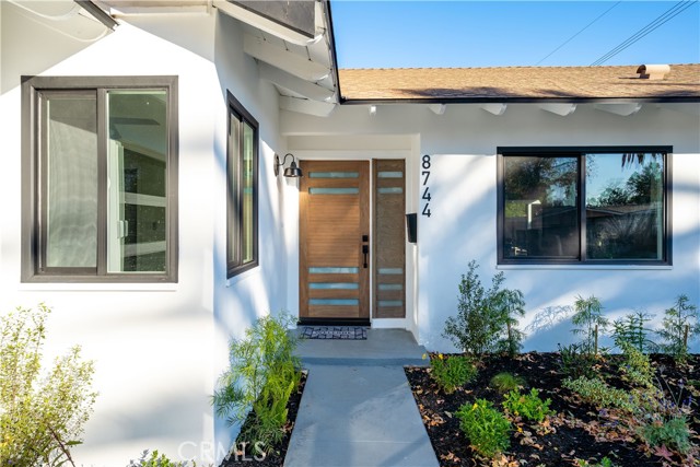 Detail Gallery Image 6 of 26 For 8744 Debra Ave, North Hills,  CA 91343 - 4 Beds | 2 Baths