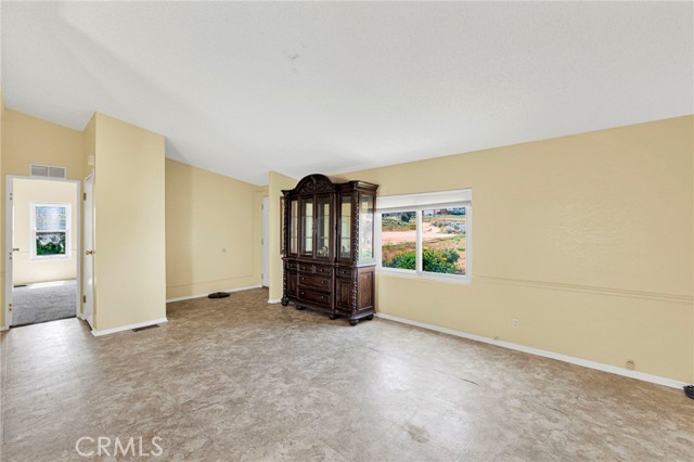 Detail Gallery Image 7 of 60 For 5332 Sundown Dr, Phelan,  CA 92371 - 4 Beds | 3 Baths