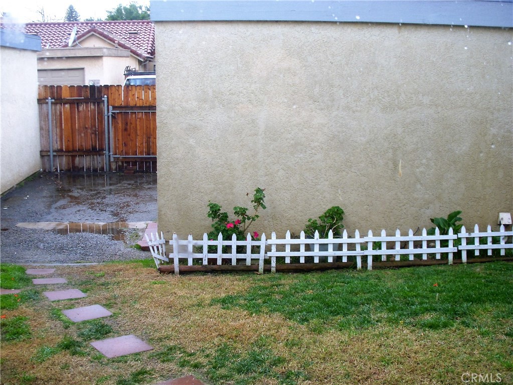 https://media.crmls.org/medias/b22f5bc3-fad5-4e9c-94d1-3c5f9c236c74.jpg?preset=X-Large