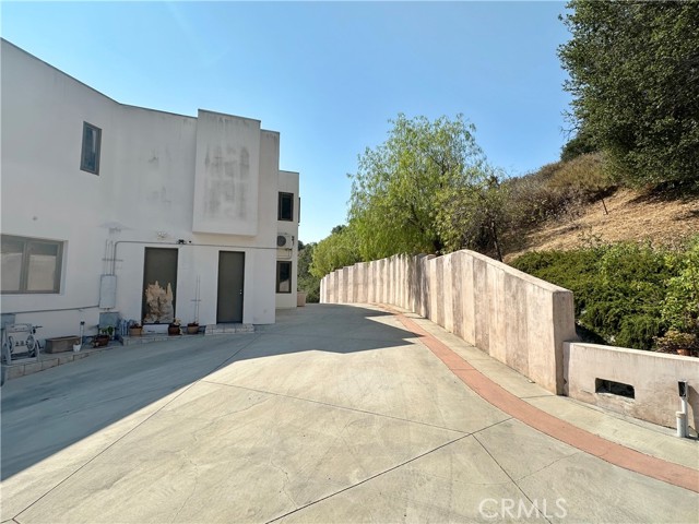 5077 Schumacher Road, Calabasas CA: https://media.crmls.org/medias/b230bb9f-6bda-4036-8621-94690b607792.jpg