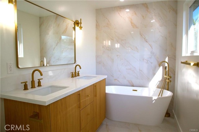 Detail Gallery Image 20 of 29 For 3637 Ashwood, Mar Vista,  CA 90066 - 3 Beds | 3 Baths