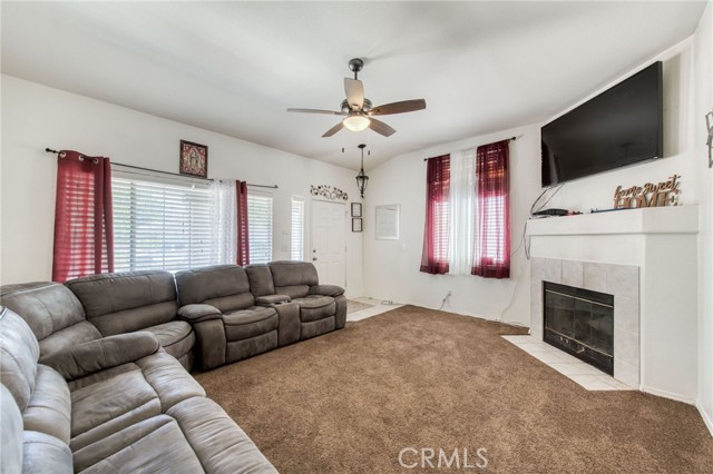 Detail Gallery Image 2 of 19 For 5731 N Connie Ave, Fresno,  CA 93722 - 3 Beds | 2 Baths