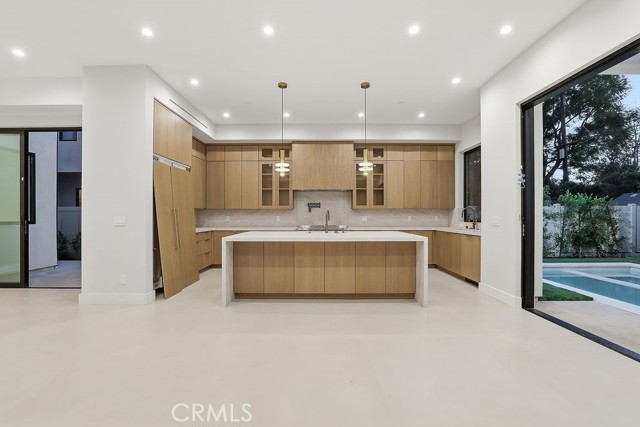 Detail Gallery Image 10 of 22 For 4617 Atoll Ave, Sherman Oaks,  CA 91423 - 5 Beds | 5 Baths