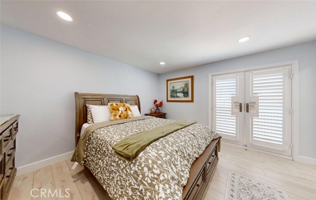 Detail Gallery Image 11 of 32 For 17891 Caledonia Cir, Huntington Beach,  CA 92647 - 5 Beds | 3/2 Baths