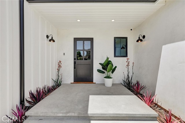 Detail Gallery Image 3 of 39 For 6451 Firebrand St, Los Angeles,  CA 90045 - 4 Beds | 3/1 Baths