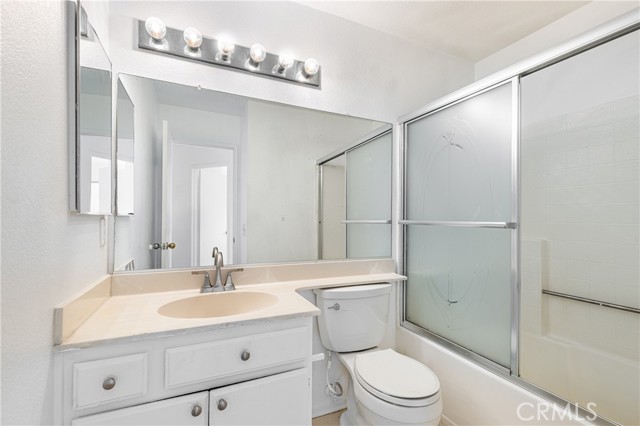 Detail Gallery Image 16 of 18 For 19727 Scarlet Meadow Dr, Newhall,  CA 91321 - 3 Beds | 3 Baths