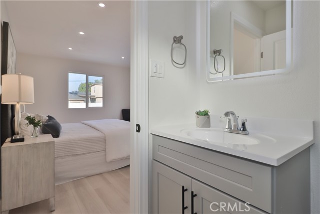 22131 1/2 Victory, Canoga Park CA: https://media.crmls.org/medias/b2346026-3cb1-4d85-9d07-930aea0d42cd.jpg