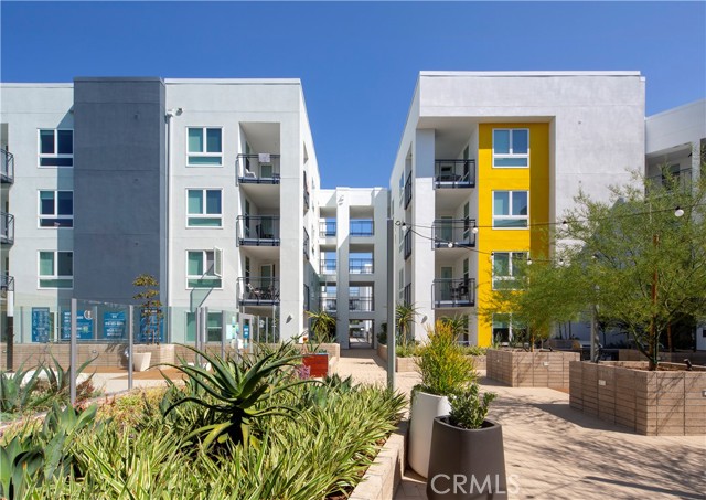 Detail Gallery Image 6 of 26 For 19535 W Nordoff St #35-104,  Northridge,  CA 91324 - 3 Beds | 2/1 Baths