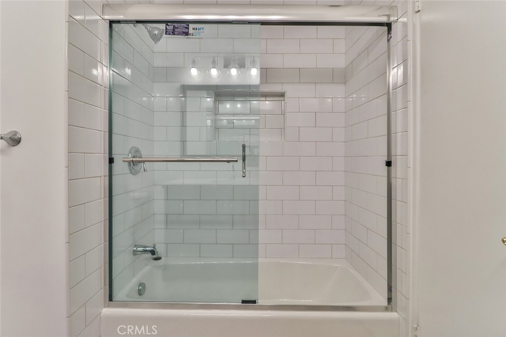 https://media.crmls.org/medias/b2353feb-e7f2-4d20-948d-fbd942ea73f7.jpg?preset=X-Large