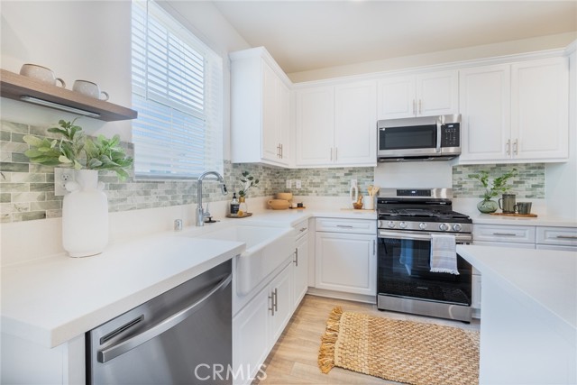 Detail Gallery Image 4 of 52 For 1609 Fig Tree Way, Oceanside,  CA 92056 - 3 Beds | 2/1 Baths