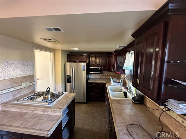 Detail Gallery Image 15 of 57 For 3600 Mountain Ave 12f,  San Bernardino,  CA 92404 - 2 Beds | 1/1 Baths