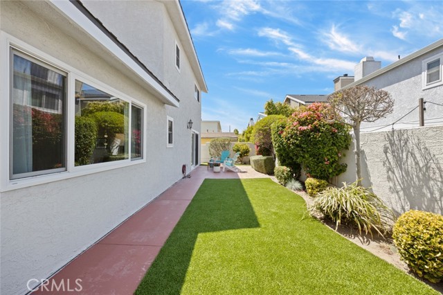 Detail Gallery Image 36 of 42 For 2211 Farrell Ave #B,  Redondo Beach,  CA 90278 - 3 Beds | 2/1 Baths