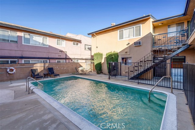 6640 Darby Avenue, Reseda CA: https://media.crmls.org/medias/b2370ad3-25a9-42ca-9e63-bc57f306794d.jpg