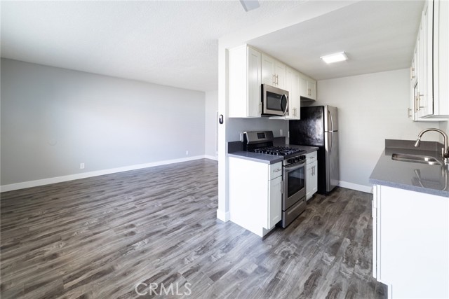 1106 Pacific Avenue, Long Beach CA: https://media.crmls.org/medias/b237a92c-6388-459d-aa8f-fe12a48d22a8.jpg