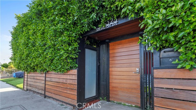 Detail Gallery Image 3 of 38 For 5323 Arlington Ave, Los Angeles,  CA 90043 - 3 Beds | 3 Baths