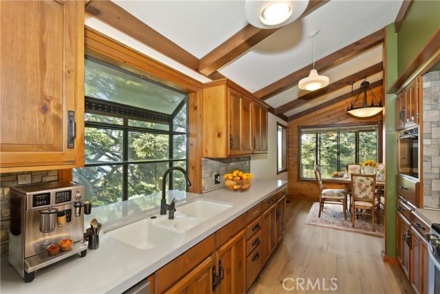 Detail Gallery Image 8 of 36 For 501 Wellsley Dr, Lake Arrowhead,  CA 92352 - 3 Beds | 2 Baths