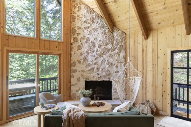 Detail Gallery Image 2 of 32 For 433 Annandale Dr, Lake Arrowhead,  CA 92352 - 3 Beds | 2 Baths