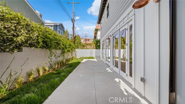 2421 Voorhees Avenue, Redondo Beach, California 90278, 4 Bedrooms Bedrooms, ,4 BathroomsBathrooms,Residential,Sold,Voorhees,PV21128390