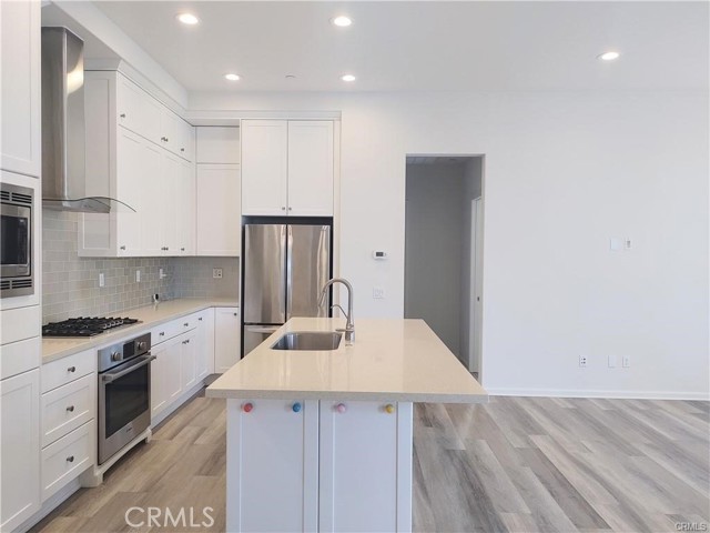Detail Gallery Image 4 of 12 For 120 Nature Walk, Irvine,  CA 92618 - 2 Beds | 2 Baths