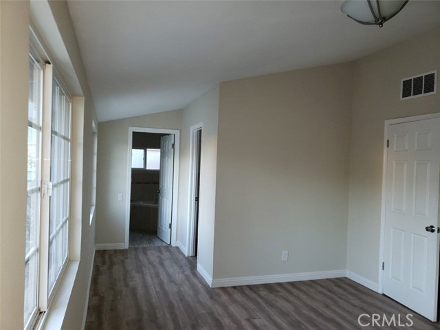 5853 Mcdonie Avenue, Woodland Hills CA: https://media.crmls.org/medias/b23a021a-c3c0-4f99-b2c3-4bc594dc267d.jpg